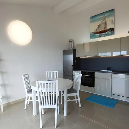 Apartment Neue In Okrug Gornji Und Meerblick