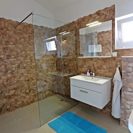Appartement Neue In Okrug Gornji Und Meerblick Trogir